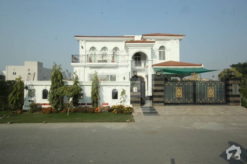 ڈی ایچ اے فیز 6 ڈیفنس (ڈی ایچ اے) لاہور میں 5 کمروں کا 1 کنال مکان 3 لاکھ میں کرایہ پر دستیاب ہے۔