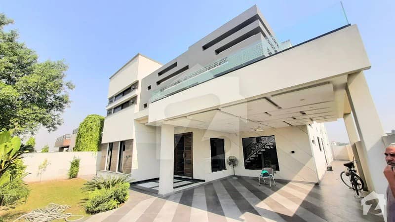 One Kanal Ultra Modern Lavish Bungalow Available For Rent Near Jalal Sons
