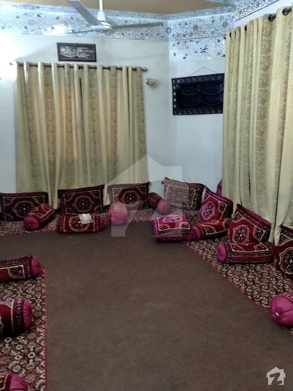 رحمان ولاز گلستانِ جوہر کراچی میں 5 کمروں کا 10 مرلہ مکان 4 کروڑ میں برائے فروخت۔