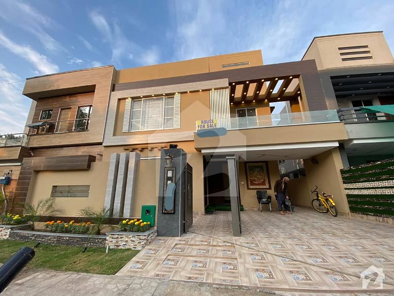 بحریہ ٹاؤن جاسمین بلاک بحریہ ٹاؤن سیکٹر سی بحریہ ٹاؤن لاہور میں 5 کمروں کا 10 مرلہ مکان 2.55 کروڑ میں برائے فروخت۔