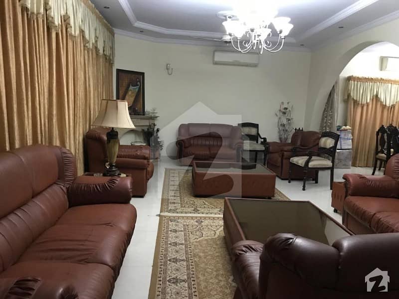 600 Sq Yards Specious House Urgent  Sale