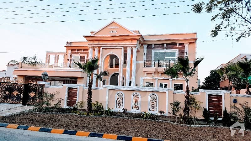 ویلینشیاء ہاؤسنگ سوسائٹی لاہور میں 6 کمروں کا 2 کنال مکان 9.5 کروڑ میں برائے فروخت۔
