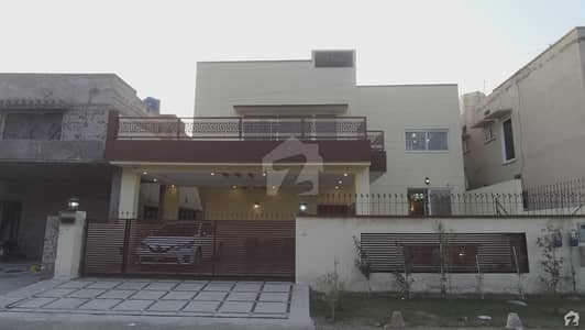 ڈیوائن گارڈنز لاہور میں 10 کمروں کا 14 مرلہ مکان 4.15 کروڑ میں برائے فروخت۔ ڈیوائن گارڈنز لاہور میں 10 کمروں کا 14 مرلہ مکان 4.15 کروڑ میں برائے فروخت۔