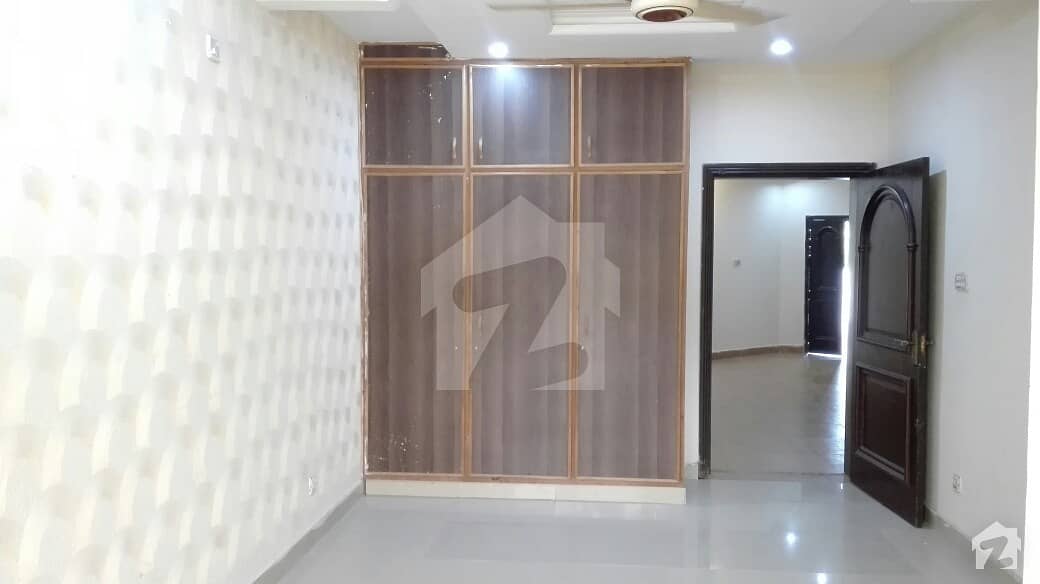 Upper Portion Of 5 Marla Available In Gulraiz Housing Scheme