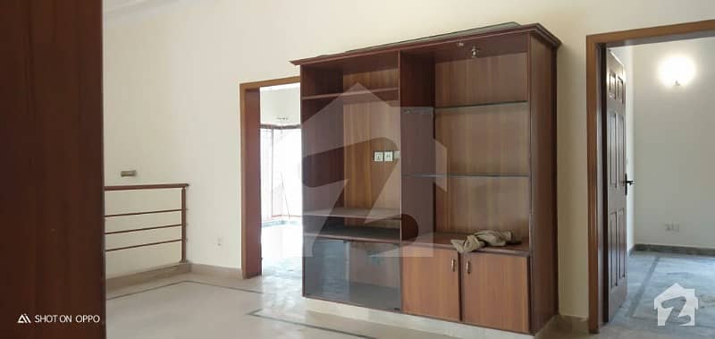 ڈی ایچ اے فیز 4 ڈیفنس (ڈی ایچ اے) لاہور میں 4 کمروں کا 11 مرلہ مکان 90 ہزار میں کرایہ پر دستیاب ہے۔