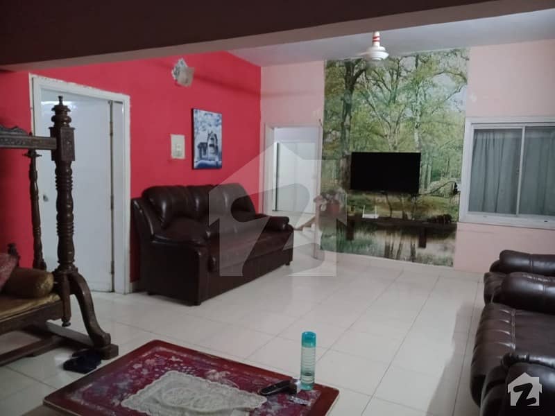 2700  Square Feet Flat Is Available For Sale