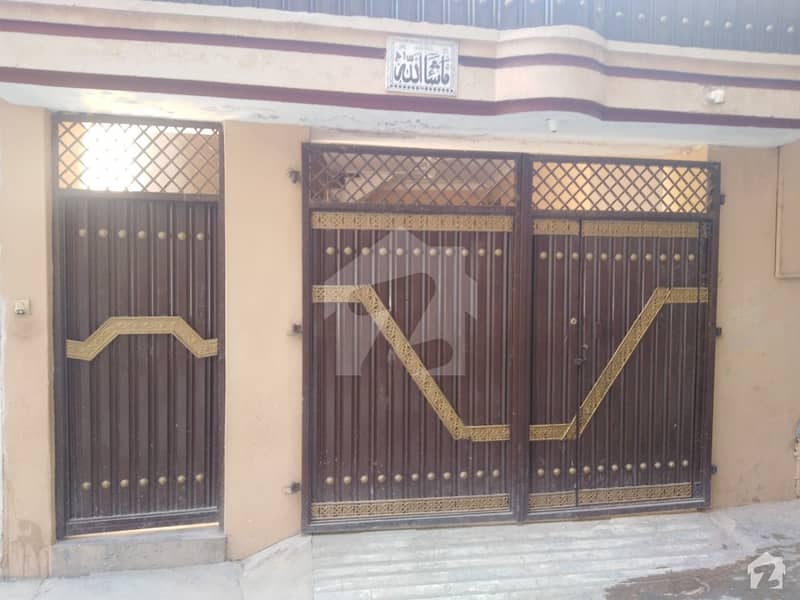 گلبرگ پشاور میں 4 کمروں کا 9 مرلہ مکان 45 ہزار میں کرایہ پر دستیاب ہے۔