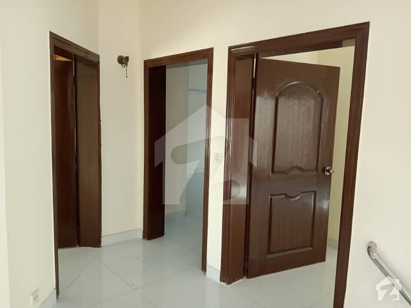 Upper Portion Separate Gate Fully Independent 10 Marla For Rent