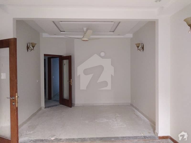 ڈیوائن گارڈنز ۔ بلاک ڈی ڈیوائن گارڈنز لاہور میں 3 کمروں کا 8 مرلہ مکان 1.75 کروڑ میں برائے فروخت۔