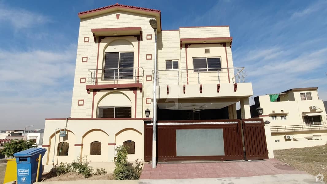 Triple Story 7 Marla House for Sale in Abu Bakar Block