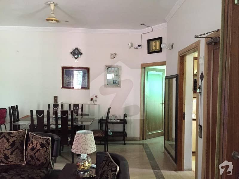 1 Kanal 10 Years Used House For Sale On 60 Feet Road