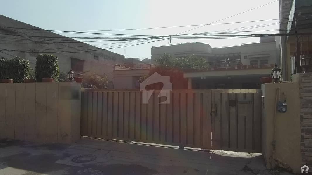 میسن روڈ لاہور میں 6 کمروں کا 1.8 کنال مکان 8.5 کروڑ میں برائے فروخت۔