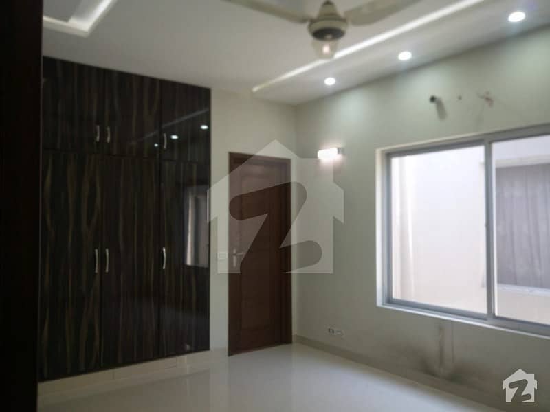 10 Marla Upper Portion Available For Rent In Paragon City