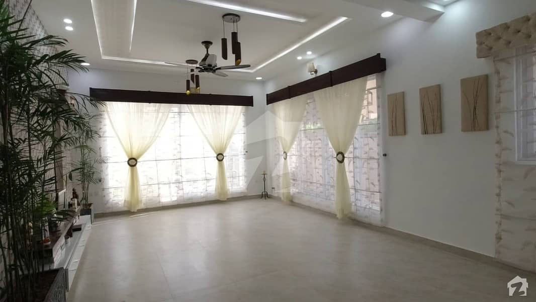 جناح گارڈنز ایف ای سی ایچ ایس اسلام آباد میں 5 کمروں کا 10 مرلہ مکان 60 ہزار میں کرایہ پر دستیاب ہے۔