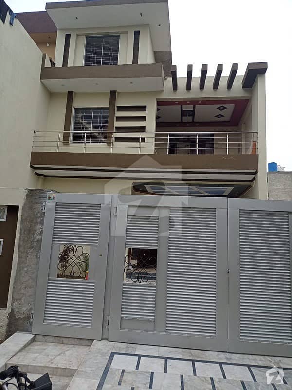 وینس ہاؤسنگ سکیم لاہور میں 4 کمروں کا 11 مرلہ مکان 1.55 کروڑ میں برائے فروخت۔