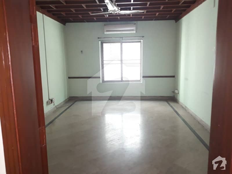 Lower Portion Of 4500  Square Feet Is Available For Rent In Dha Defence