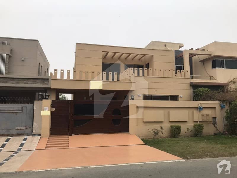 10 MARLA BEAUTIFUL HOUSE FOR SALE IN DHA LAHORE PHASE 5