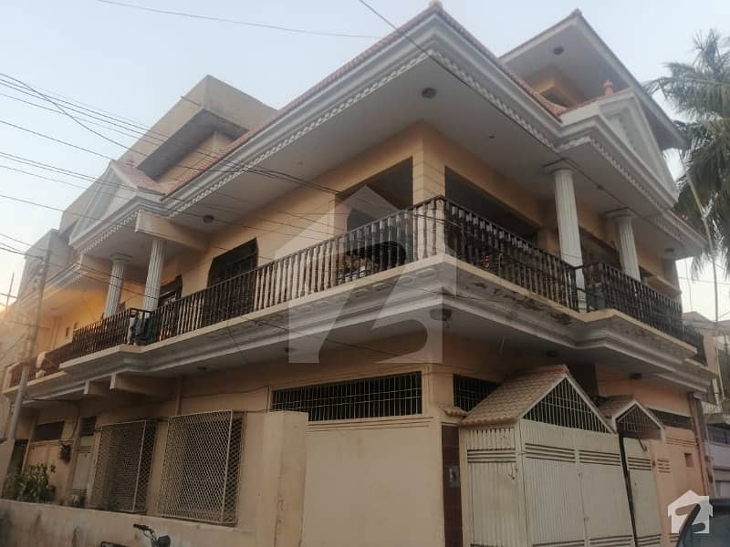 200 Sq Yd Corner House For Sale At Very Prime Location