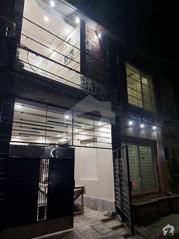 عباس بلاک مصطفیٰ ٹاؤن لاہور میں 5 کمروں کا 5 مرلہ مکان 1.65 کروڑ میں برائے فروخت۔