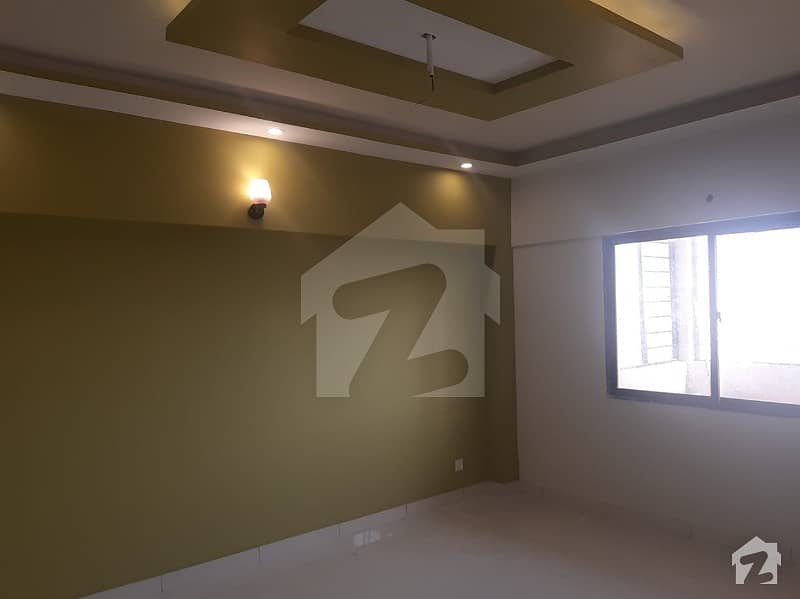 1850  Square Feet Flat Available In Kamran Chowrangi For Sale