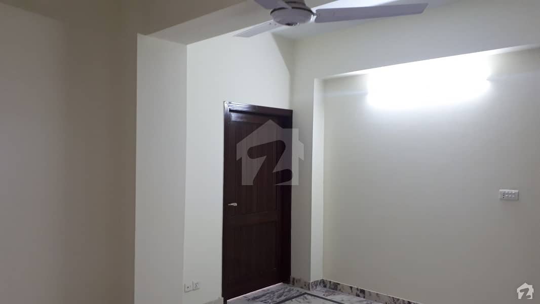 Flat Of 850 Square Feet In Chakri Road For Rent