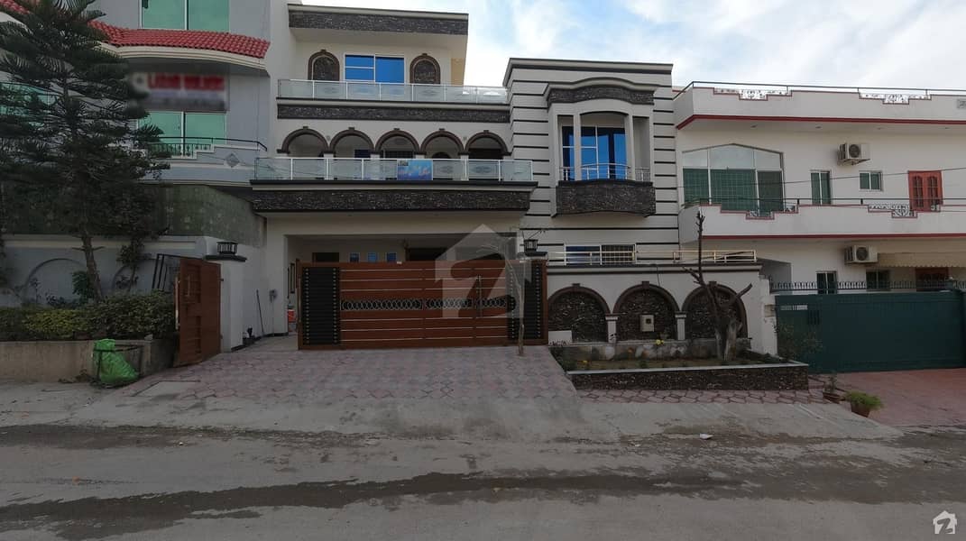 سوان گارڈن ۔ بلاک اے سوان گارڈن اسلام آباد میں 6 کمروں کا 11 مرلہ مکان 2.65 کروڑ میں برائے فروخت۔