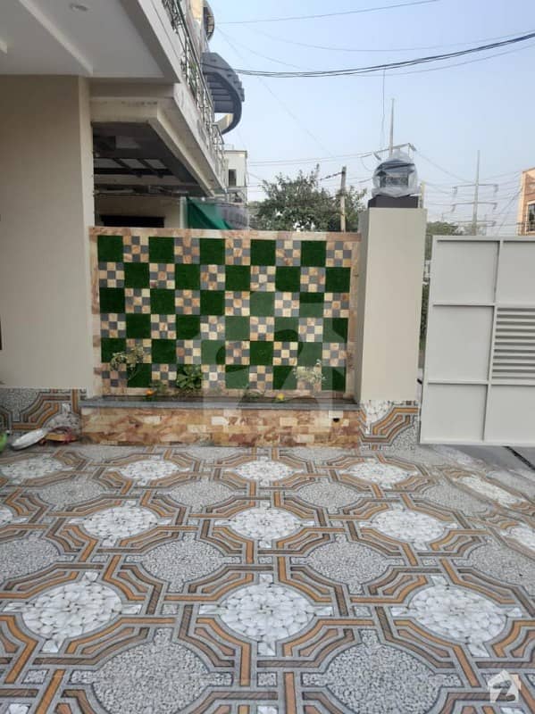 واپڈا ٹاؤن لاہور میں 6 کمروں کا 10 مرلہ مکان 2.85 کروڑ میں برائے فروخت۔