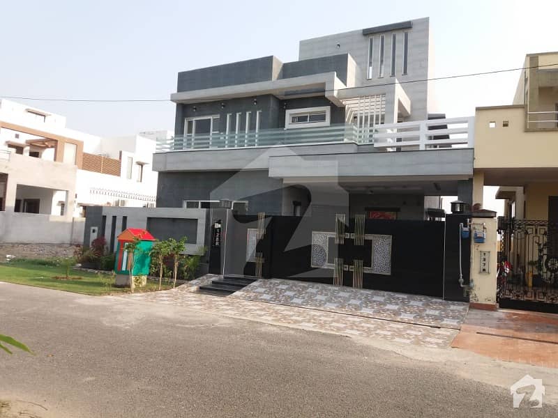 10 Marla Brand New Luxury Bungalow For Sale Near Park Commercial