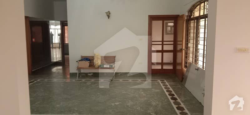 1 KANAL UPPER PORTION SEPARATE GATE FOR RENT IN DHA PHASE 3
