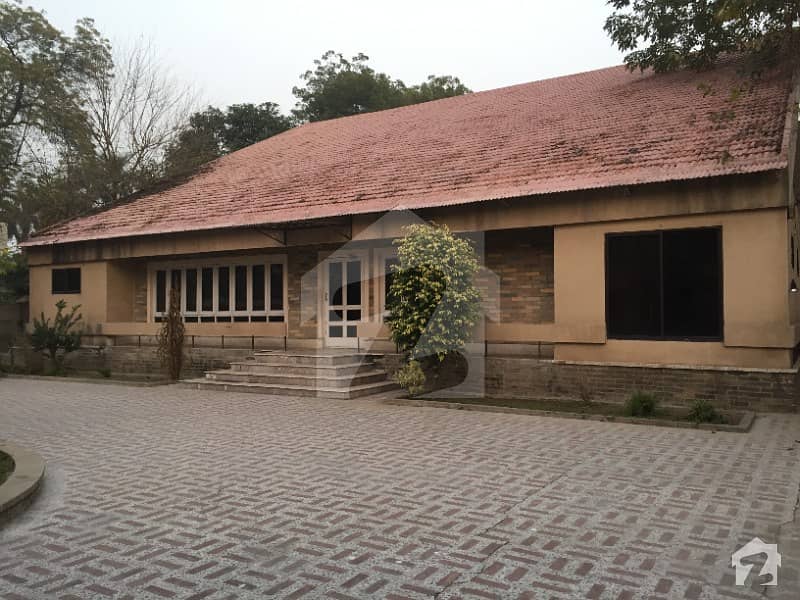 Cantt Estate Offers 3 Kanal Old House With Anexy Available For Rent In Main Cantt