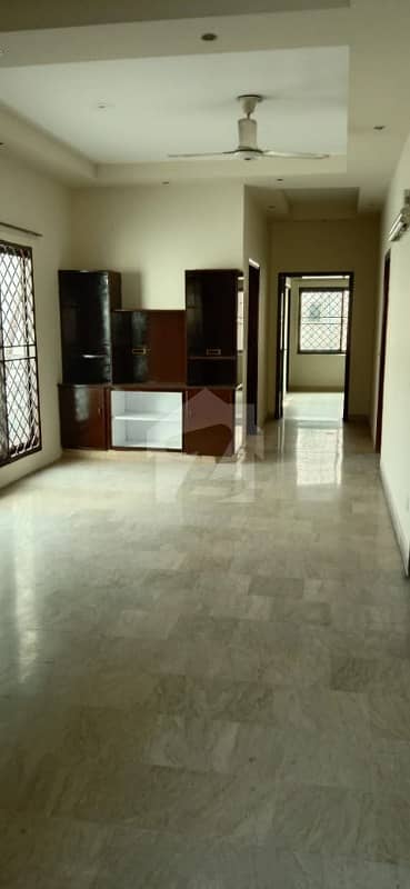 1 KANAL UPPER PORTION SEPARATE GATE  FOR RENT IN DHA PHASE 3