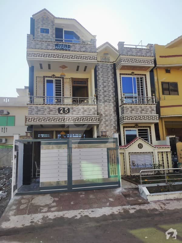 House Of 1000 Square Feet For Sale In G13