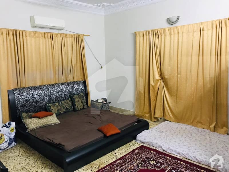 گلشنِ جمال گلشنِ اقبال ٹاؤن کراچی میں 6 کمروں کا 12 مرلہ مکان 4.4 کروڑ میں برائے فروخت۔