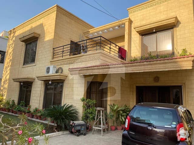 ڈی ایچ اے فیز 7 ڈی ایچ اے کراچی میں 4 کمروں کا 1 کنال مکان 7 کروڑ میں برائے فروخت۔