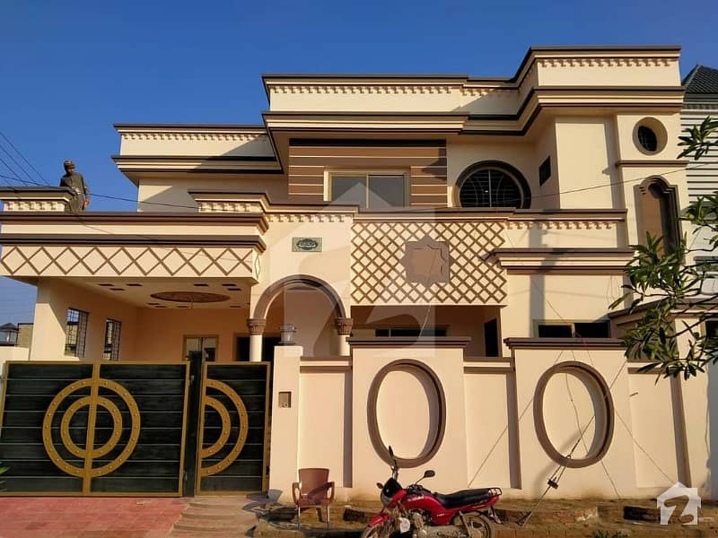 سمبڑیال سیالکوٹ میں 5 کمروں کا 8 مرلہ مکان 1.5 کروڑ میں برائے فروخت۔