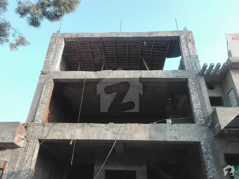 In Millat Road Building For Sale Sized 7 Marla
