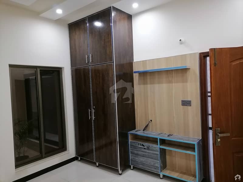 نشیمنِ اقبال فیز 2 نشیمنِ اقبال لاہور میں 5 کمروں کا 6 مرلہ مکان 1.37 کروڑ میں برائے فروخت۔