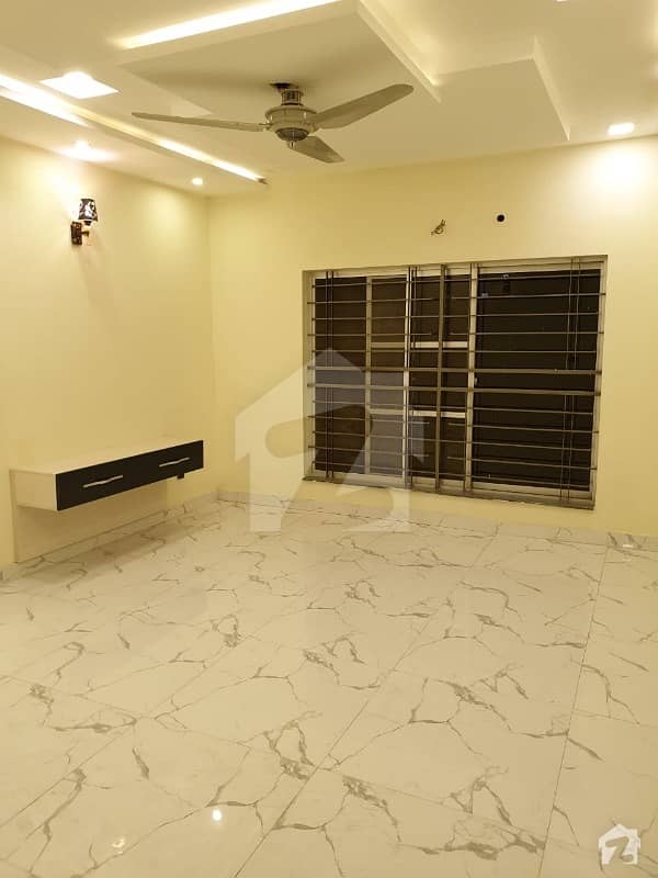 1 KANAL UPPER LOCKED AND LOWER PORTION AVAILABLE FOR RENT IN DHA PHASE 4