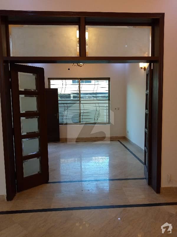 این ایف سی 1 لاہور میں 4 کمروں کا 10 مرلہ مکان 2.1 کروڑ میں برائے فروخت۔