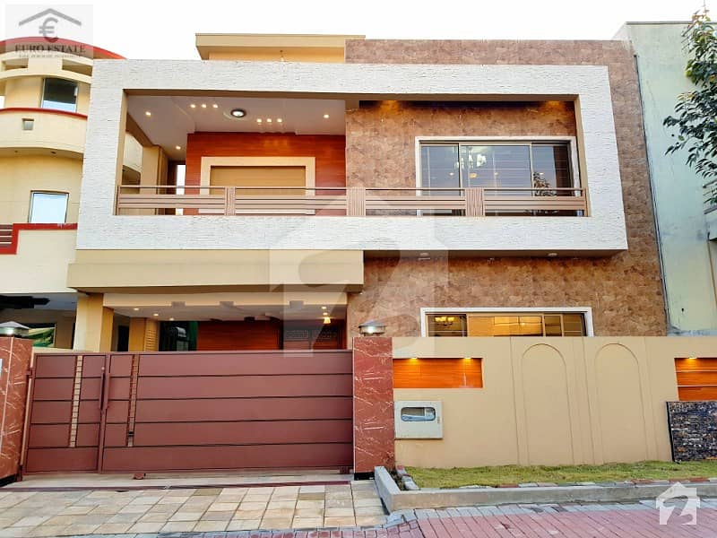 Amazing 11 Marla House For Sale In Bahria Town