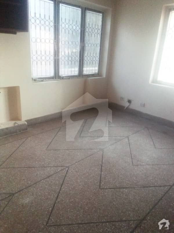 Upper Portion For Rent 6 Marla