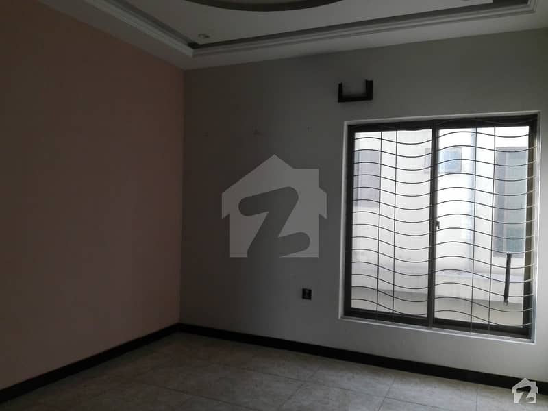 Lower Portion Sized 1 Kanal Is Available For Rent In EME Society