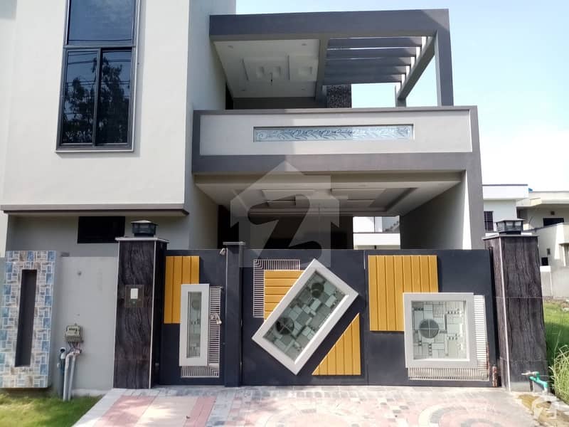 House Sized 1 Kanal Is Available For Sale In DC Colony