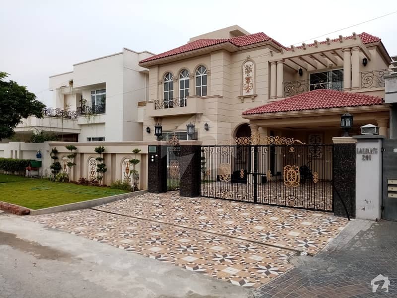 A Palatial Residence For Sale In DC Colony DC Colony