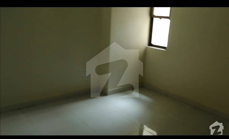 Flat Of 1100  Square Feet For Sale In Saadi Road