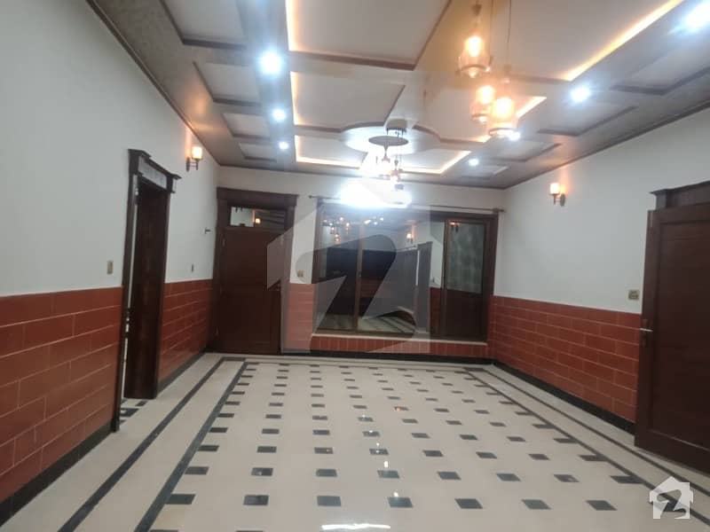 حیات آباد فیز 6 - ایف7 حیات آباد فیز 6 حیات آباد پشاور میں 9 کمروں کا 10 مرلہ مکان 6.45 کروڑ میں برائے فروخت۔