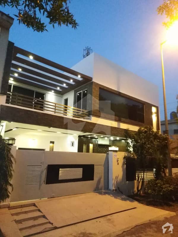 10 Marla Beautifull Bungalow available For Rent in dha Phase 5