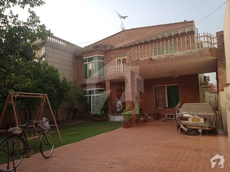 Spacious 4500  Square Feet House Available For Sale In Johar Town