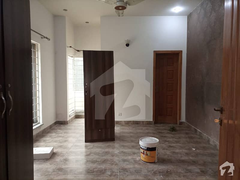 1Kanal  Beautiful Luxury Upper Portion For Rent In DHA Phase 5