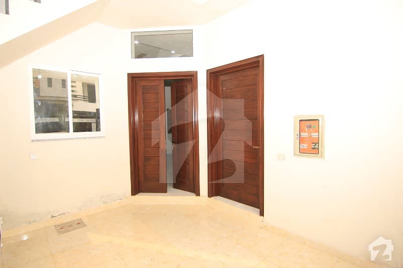 ماڈل سٹی ون کینال روڈ فیصل آباد میں 4 کمروں کا 5 مرلہ مکان 1.25 کروڑ میں برائے فروخت۔
